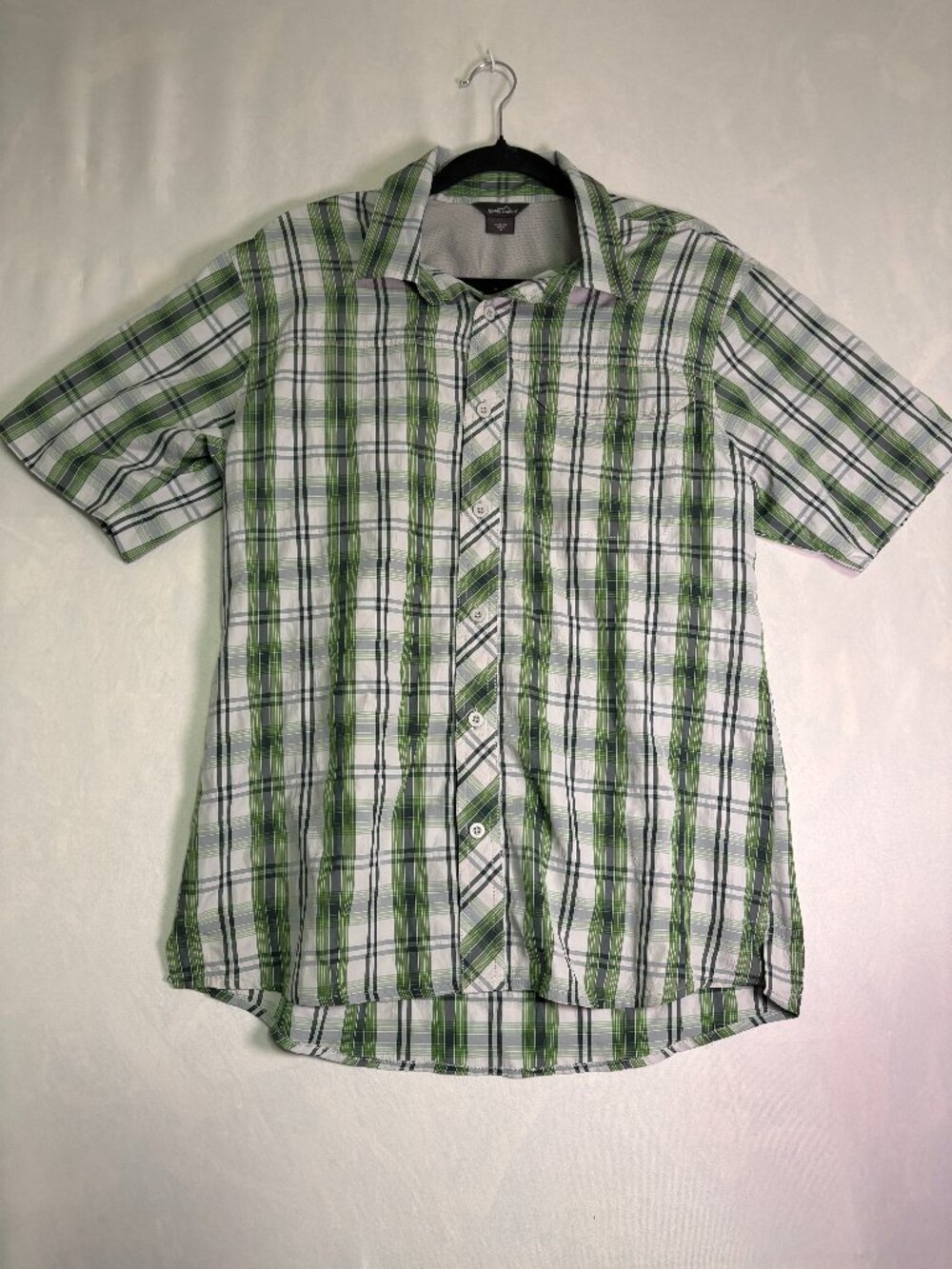 Eddie Bauer Men's Medium Green Plaid Short Sleeve Button Down Shirt